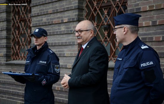 Quady i niezbędny sprzęt dla policji