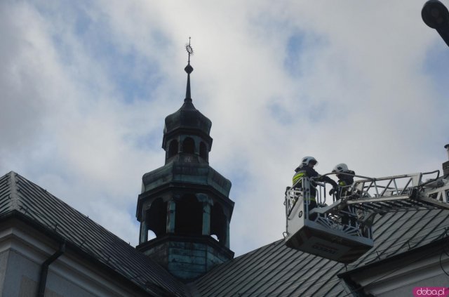 Zerwane poszycia dachowe, połamane drzewa i uszkodzone auta [Foto]
