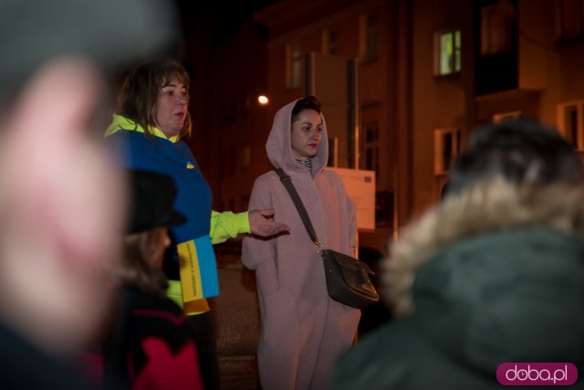 Kłodzko solidarne z Ukrainą. Pod kłodzkim ratuszu odbył się protest przeciwko wojnie [Foto]