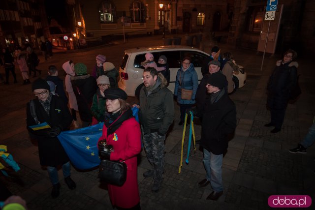 Kłodzko solidarne z Ukrainą. Pod kłodzkim ratuszu odbył się protest przeciwko wojnie [Foto]