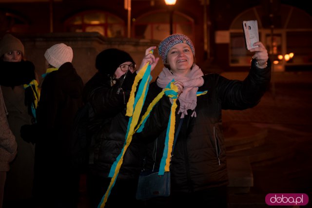 Kłodzko solidarne z Ukrainą. Pod kłodzkim ratuszu odbył się protest przeciwko wojnie [Foto]