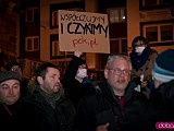Kłodzko solidarne z Ukrainą. Pod kłodzkim ratuszu odbył się protest przeciwko wojnie [Foto]