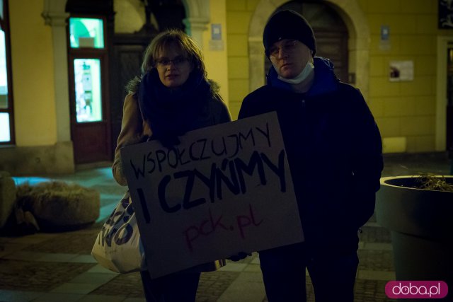 Kłodzko solidarne z Ukrainą. Pod kłodzkim ratuszu odbył się protest przeciwko wojnie [Foto]