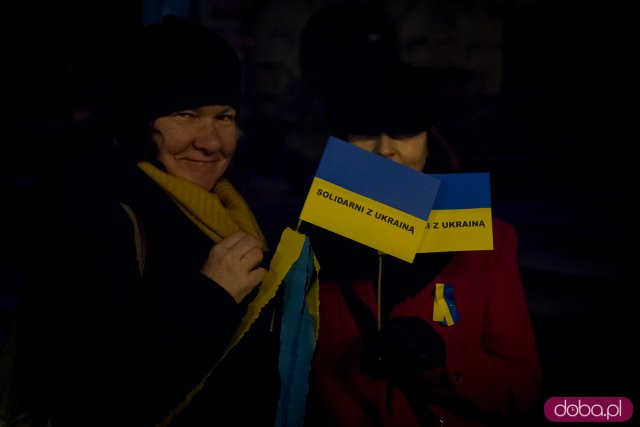 Kłodzko solidarne z Ukrainą. Pod kłodzkim ratuszu odbył się protest przeciwko wojnie [Foto]