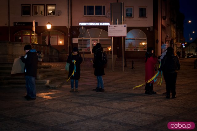 Kłodzko solidarne z Ukrainą. Pod kłodzkim ratuszu odbył się protest przeciwko wojnie [Foto]