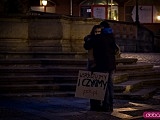 Kłodzko solidarne z Ukrainą. Pod kłodzkim ratuszu odbył się protest przeciwko wojnie [Foto]