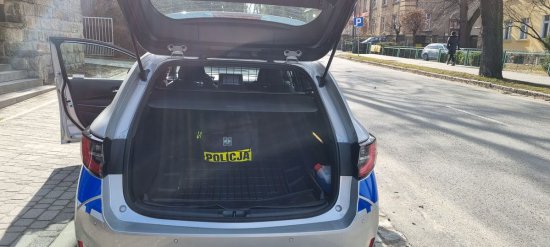 Hybrydowa Toyota trafiła do Komisariatu Policji w Polanicy-Zdroju [Foto]