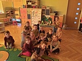 [FOTO] Najmłodsi poznali przygody Kubusia Puchatka w gminnej Bibliotece w Krosnowicach