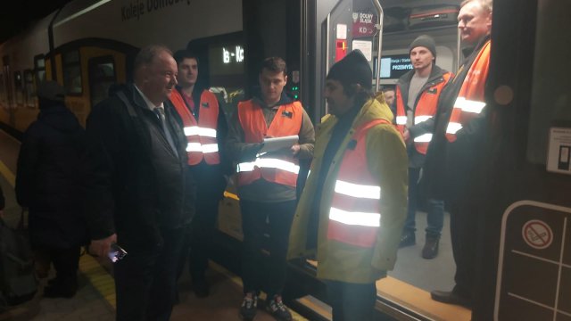 Bezpieczny powrót pociągu humanitarnego