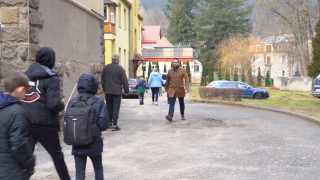 Dzieci z ukraińskich domów dziecka dotarły do Dusznik-Zdroju 