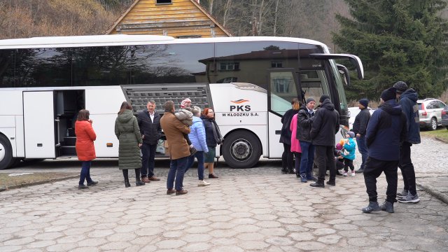 Dzieci z ukraińskich domów dziecka dotarły do Dusznik-Zdroju 