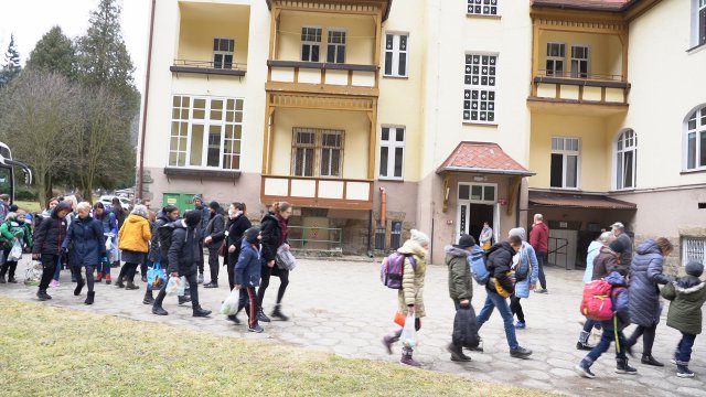 Dzieci z ukraińskich domów dziecka dotarły do Dusznik-Zdroju 