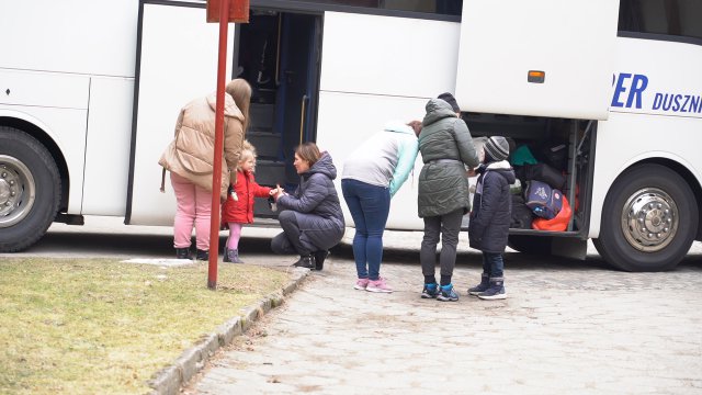 Dzieci z ukraińskich domów dziecka dotarły do Dusznik-Zdroju 
