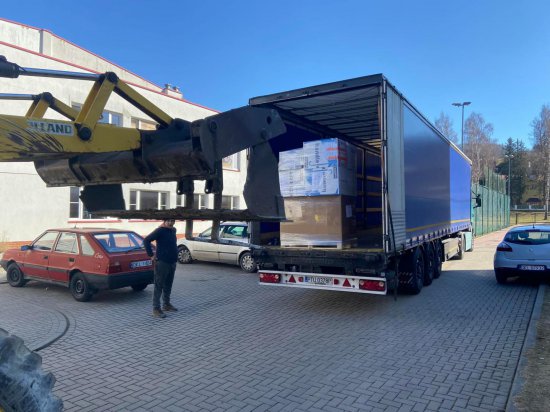 [FOTO] Do Dusznik-Zdroju dotarli kolejni uchodźcy z Ukrainy oraz dary ze zbiórki w Holandii