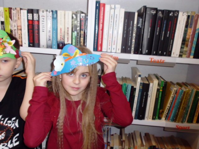 [FOTO] Dzieci poznały intrygujące opowiadanie Kapelusz Pani Wrony w Bibliotece Publicznej w Żelaźnie