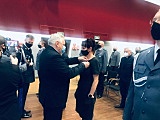 Pracownica cywilna Komendy Powiatowej Policji w Kłodzku odznaczona srebrnym medalem za długoletnią służbę-