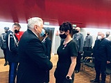 Pracownica cywilna Komendy Powiatowej Policji w Kłodzku odznaczona srebrnym medalem za długoletnią służbę-