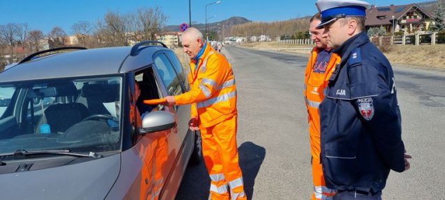 Szczytna: apteczki i kamizeli odblaskowe dla kierowców, którzy jeździli zgodnie z przepisami