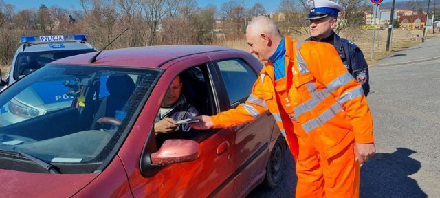 Szczytna: apteczki i kamizeli odblaskowe dla kierowców, którzy jeździli zgodnie z przepisami
