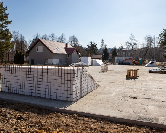 W Polanicy-Zdroju trwa budowa skateparku [Foto]