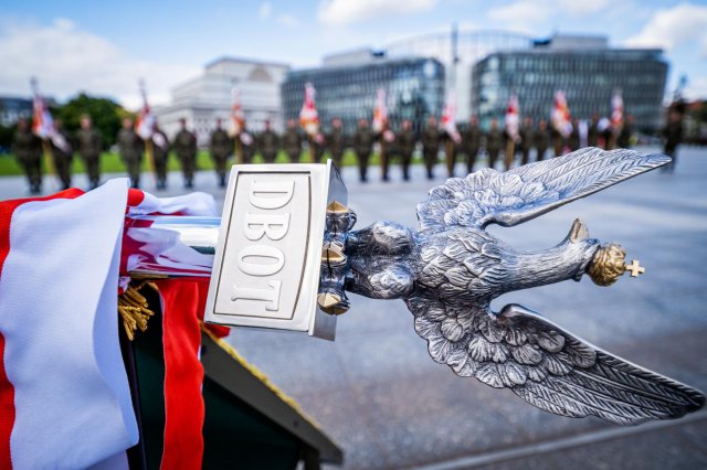 Przysięgamy pamiętając o historii, nasza siła tkwi w tradycji i patriotyzmie