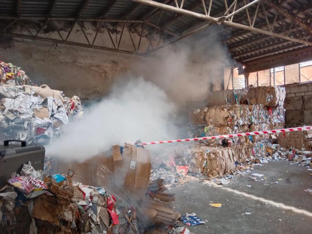 Strażackie ćwiczenia na terenie fabryki papieru [Foto]