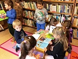 Wiosenny spacer po bibliotece