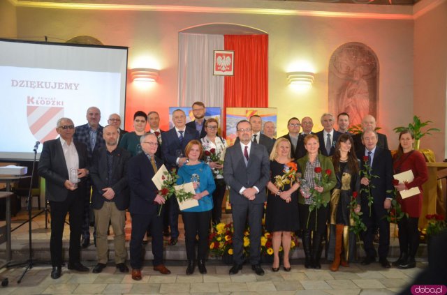 Uroczystość wręczenia nagród Starosty Kłodzkiego Róża Kłodzka 2021 [Foto]