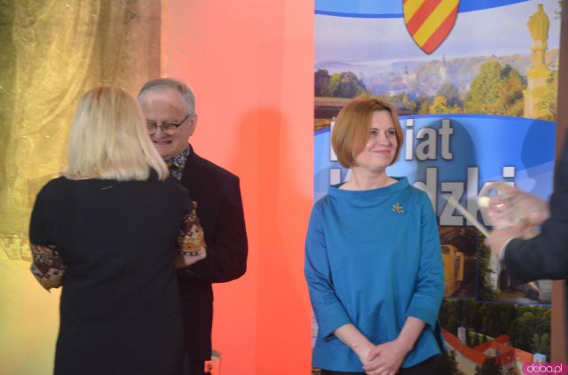 Uroczystość wręczenia nagród Starosty Kłodzkiego Róża Kłodzka 2021 [Foto]