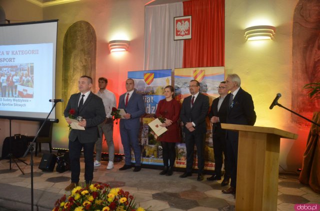 Uroczystość wręczenia nagród Starosty Kłodzkiego Róża Kłodzka 2021 [Foto]