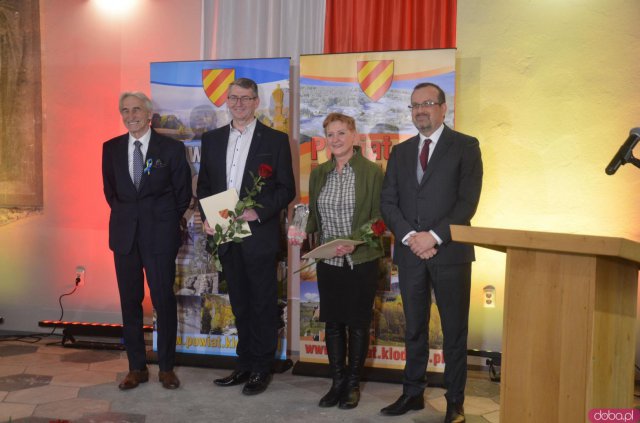 Uroczystość wręczenia nagród Starosty Kłodzkiego Róża Kłodzka 2021 [Foto]