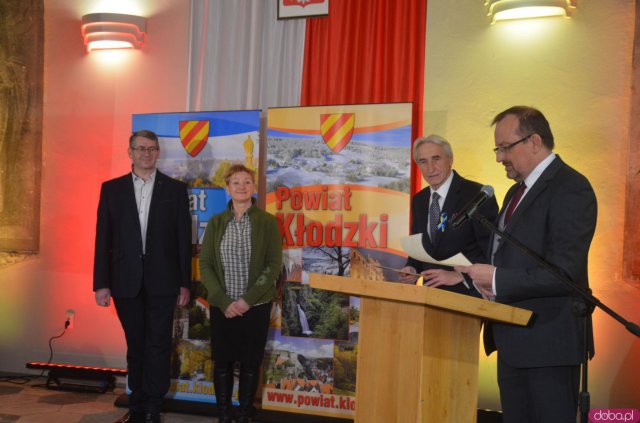Uroczystość wręczenia nagród Starosty Kłodzkiego Róża Kłodzka 2021 [Foto]