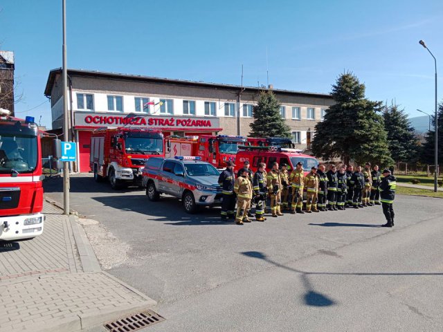 Strażackie ćwiczenia na terenie zamku w Międzylesiu