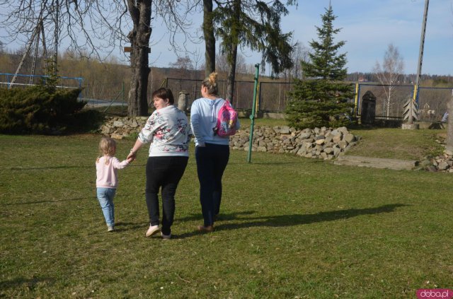 Szczytna: malowanie wielkanocnego jaja w MOK [Foto]