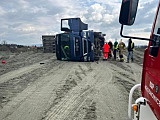 Wypadek samochodu ciężarowego w Krosnowicach