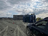 Wypadek samochodu ciężarowego w Krosnowicach