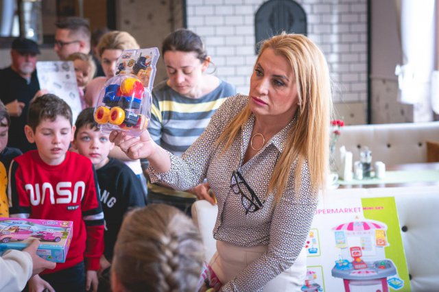 [FOTO] W Dusznikach-Zdroju podarowano zabawki dzieciom z Ukrainy