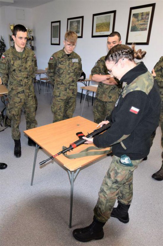 Karpatczycy przygotowują uczniów do zawodów sportowo-obronnych
