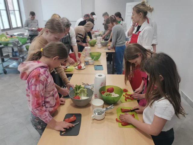 [FOTO] Trzeci dzień warsztatów kulinarnych w CAL w Kłodzku za nami