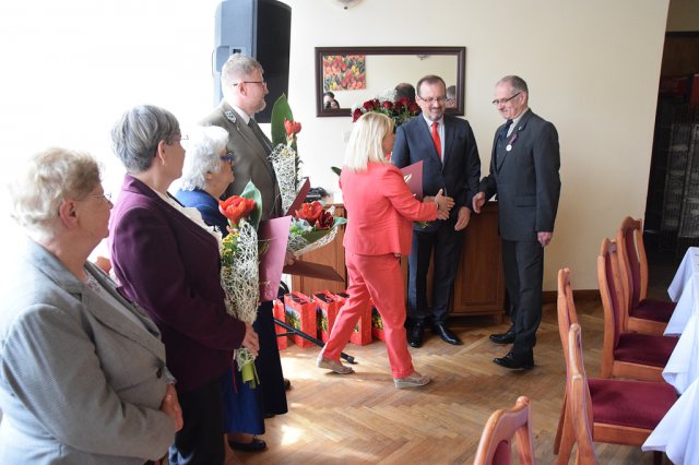 [FOTO] Uhoronowano Sybiraków w Nowej Rudzie