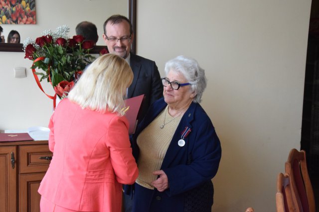 [FOTO] Uhoronowano Sybiraków w Nowej Rudzie