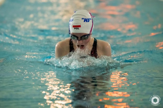 [FOTO] 12 medali dla pływaków HS Team Kłodzko na zawodach w Legnicy