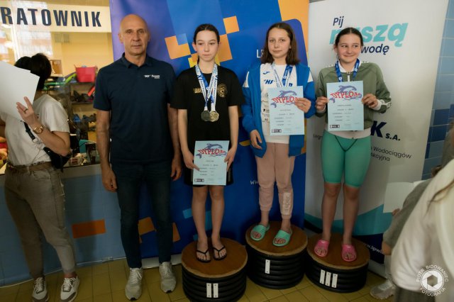 [FOTO] 12 medali dla pływaków HS Team Kłodzko na zawodach w Legnicy