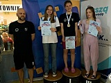 [FOTO] 12 medali dla pływaków HS Team Kłodzko na zawodach w Legnicy