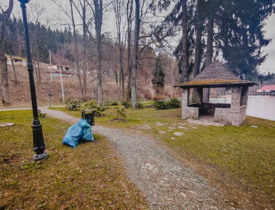 [FOTO] Członkowie Koła Wędkarskiego uporządkowali tereny wokół stawu w Dusznikach-Zdroju