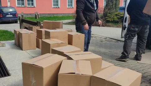 [FOTO] Do Stronia Śląskiego dotarły kolejne dary dla uchodźców z Ukrainy