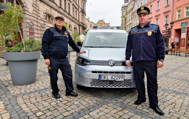 Straż Miejska w Kłodzku z nowym samochodem służbowym [Foto]