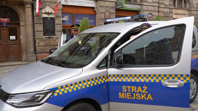 Straż Miejska w Kłodzku z nowym samochodem służbowym [Foto]