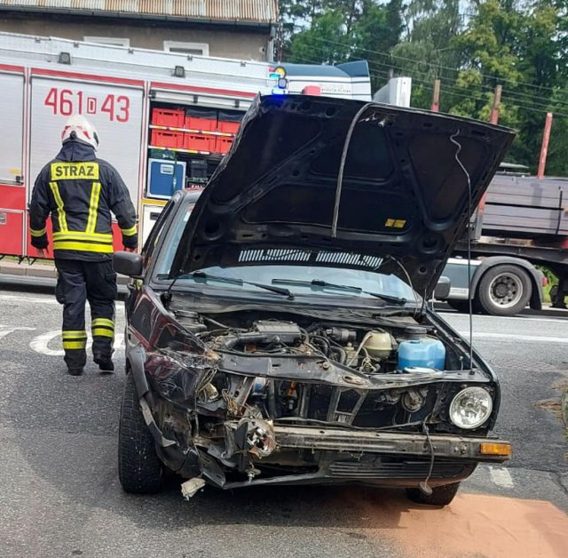Zdarzenie osobówki z samochodem ciężarowym na DK-8 [Foto]