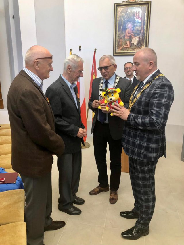 Wręczono odznaki honorowe za zasługi dla gminy Stronie Śląskie [Foto]